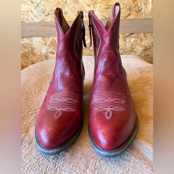 ARIAT DARLIN ROSY RED BOOTS - ROUND TOE 
SIZE 11 B - Picture 7 of 13
